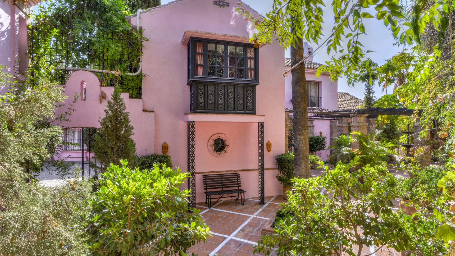 Villa a la venta en Benahavis con 5 dormitorios