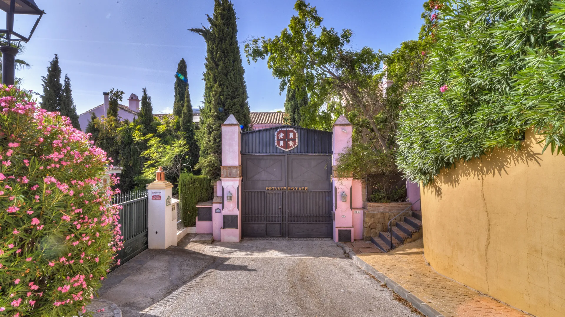 Villa a la venta en Benahavis con 5 dormitorios
