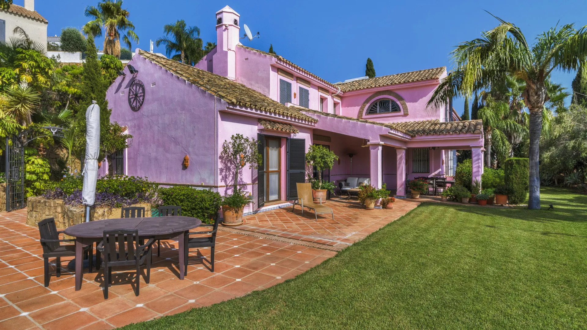 Villa a la venta en Benahavis con 5 dormitorios