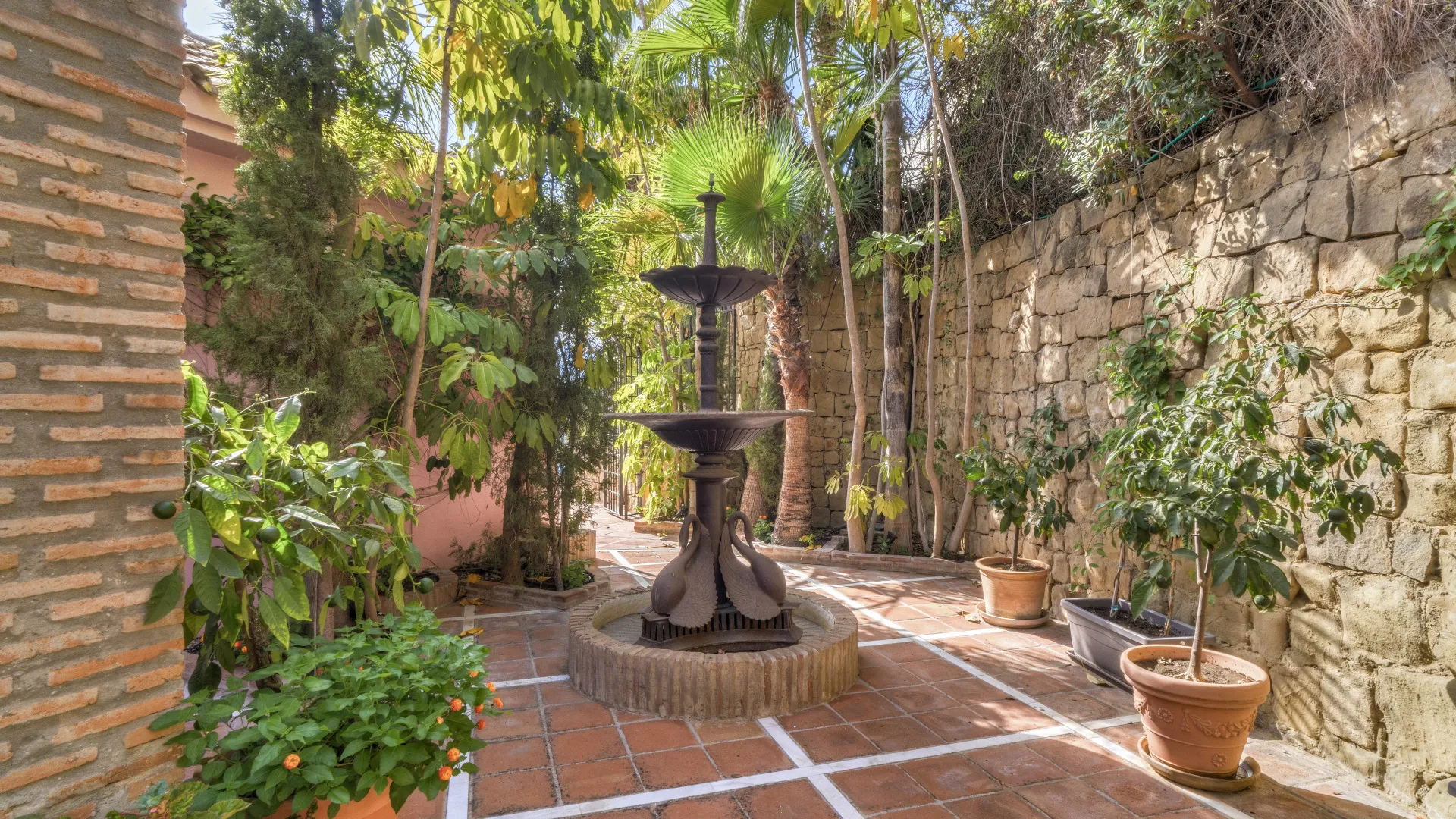 Villa a la venta en Benahavis con 5 dormitorios