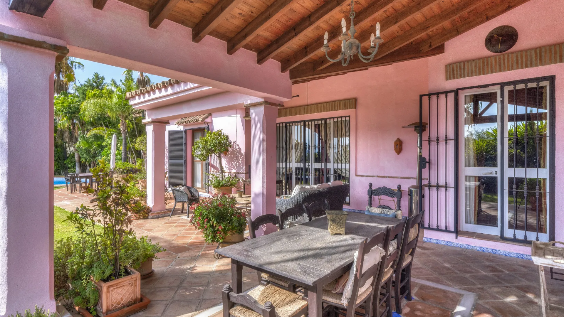 Villa a la venta en Benahavis con 5 dormitorios