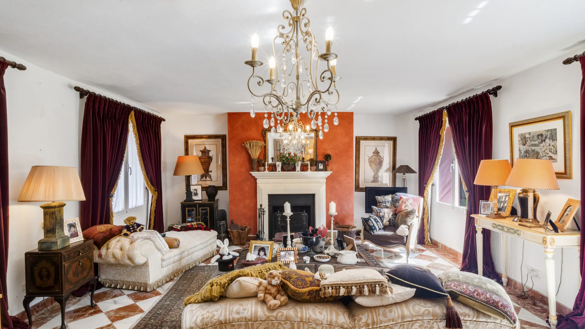 Villa a la venta en Benahavis con 5 dormitorios