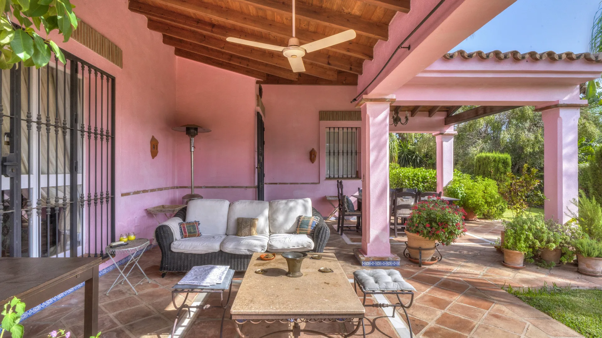 Villa a la venta en Benahavis con 5 dormitorios