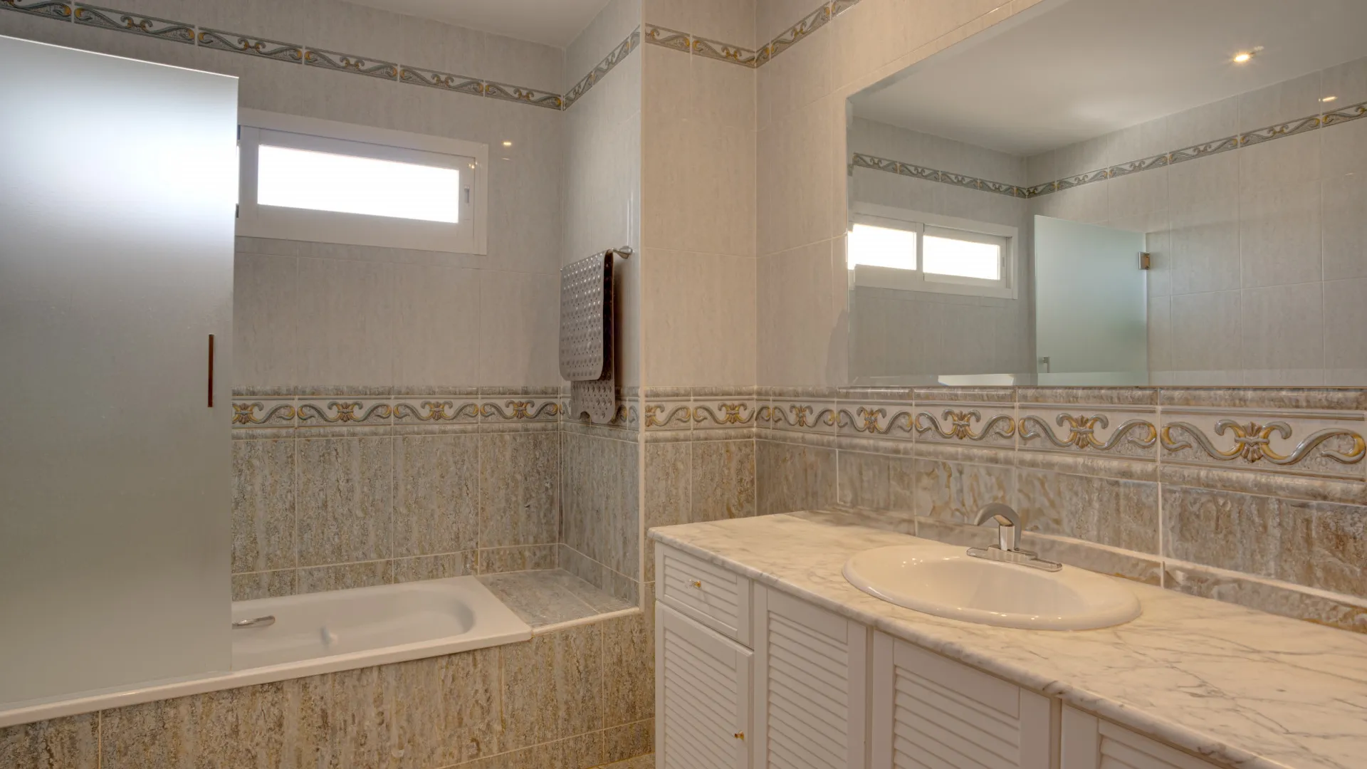 5 bedrooms villa for sale in Xarblanca