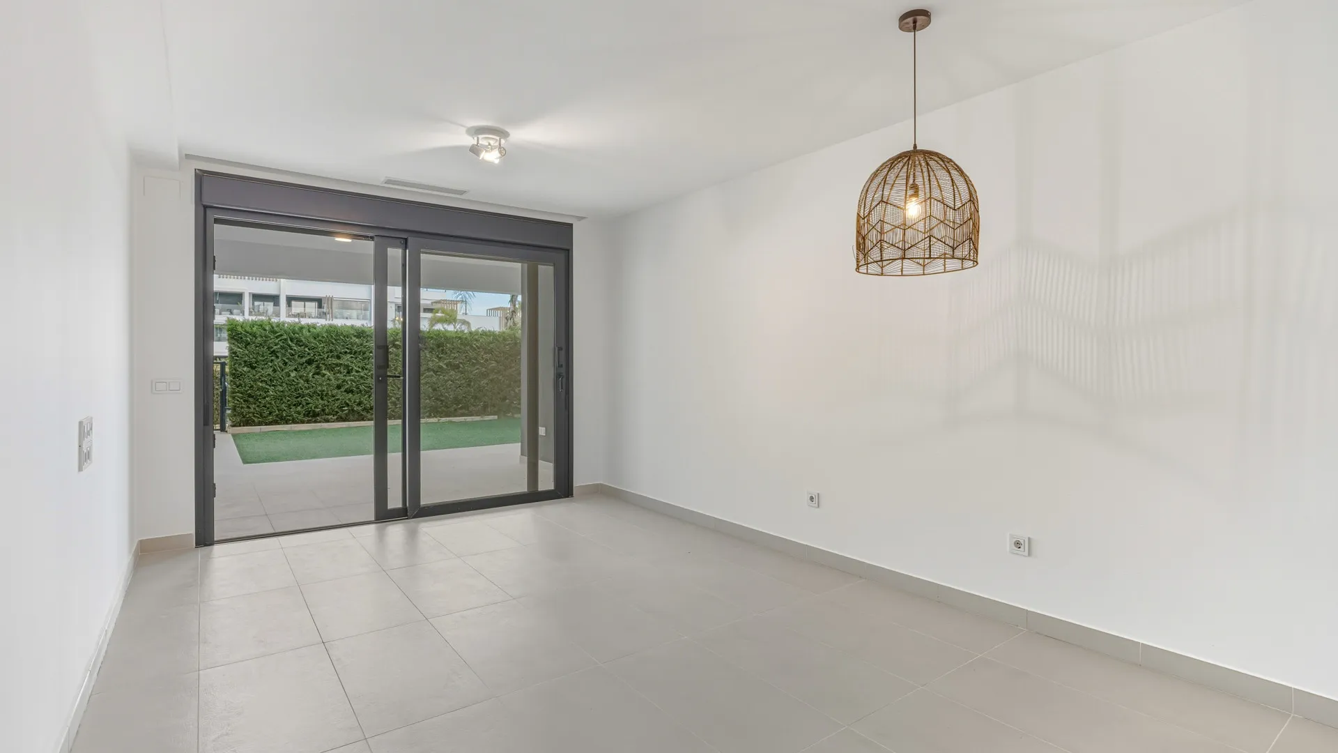 For sale ground floor apartment in Cancelada