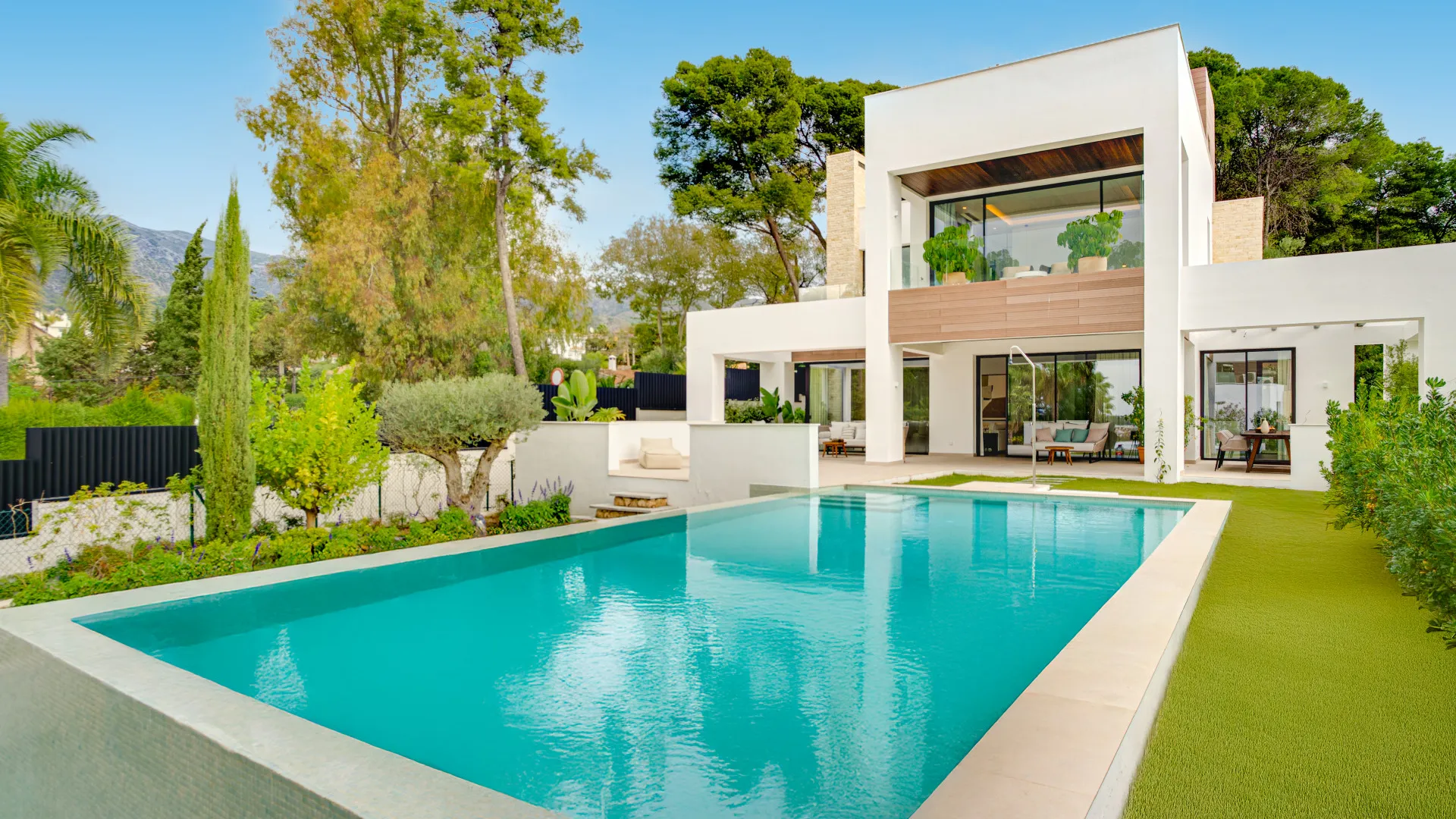 Villa for sale in Marbella Golden Mile