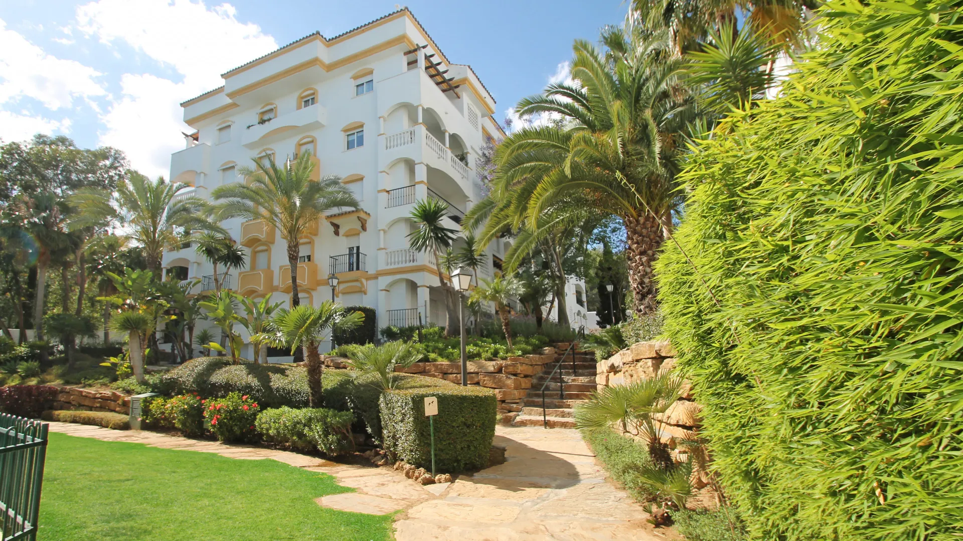 Apartamento planta baja con 2 dormitorios en venta en Hacienda Nagüeles II