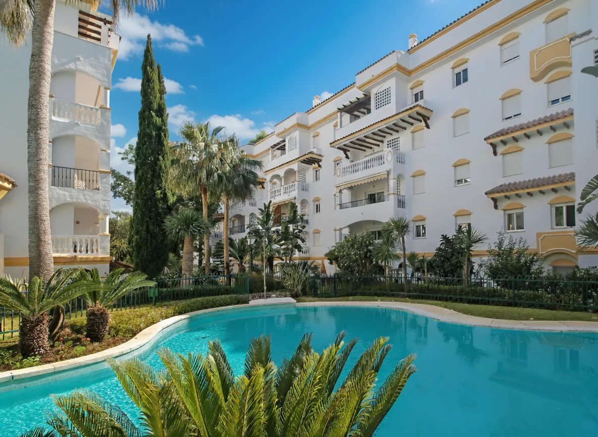 Apartamento planta baja con 2 dormitorios en venta en Hacienda Nagüeles II