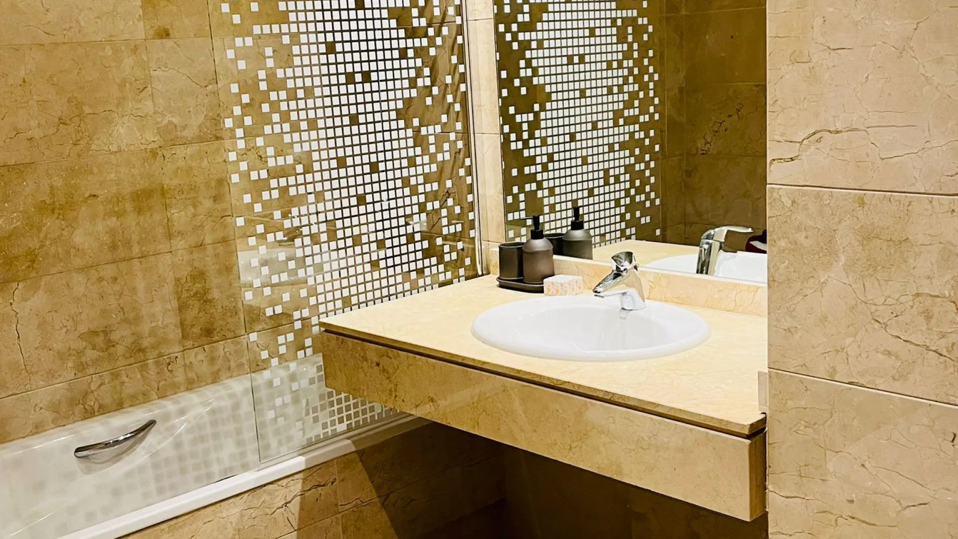 Apartamento planta baja con 2 dormitorios en venta en Hacienda Nagüeles II