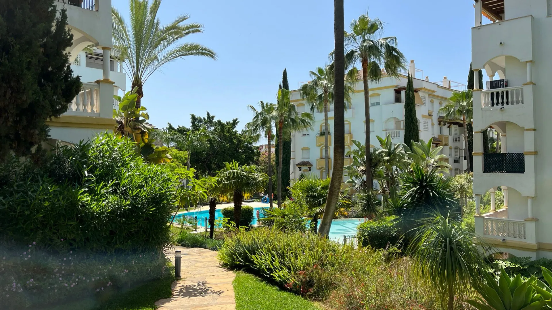 Apartamento planta baja con 2 dormitorios en venta en Hacienda Nagüeles II