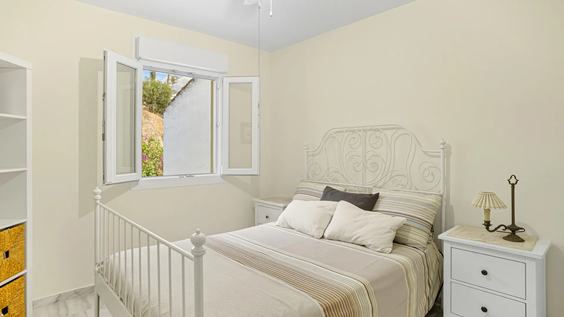 Buy town house in El Capricho