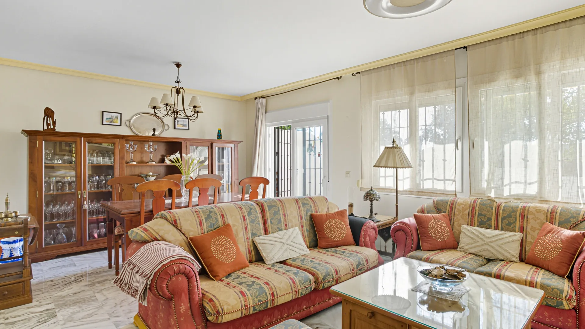 Buy town house in El Capricho