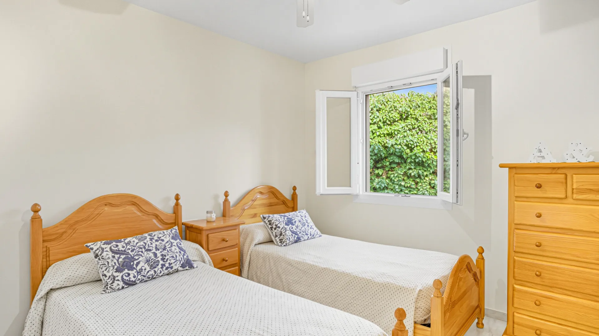 Buy town house in El Capricho