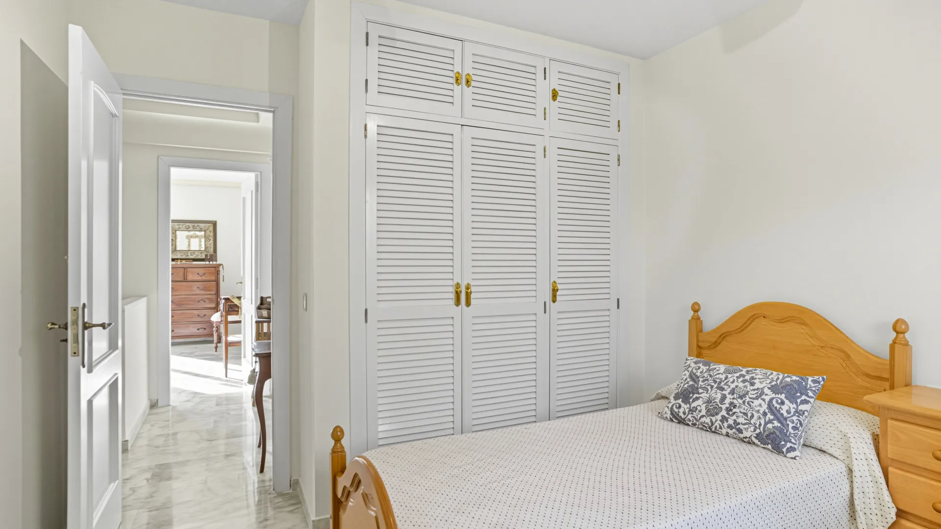 Buy town house in El Capricho