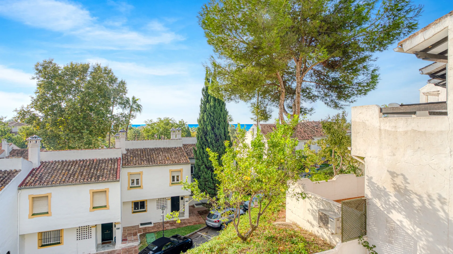 Buy town house in El Capricho