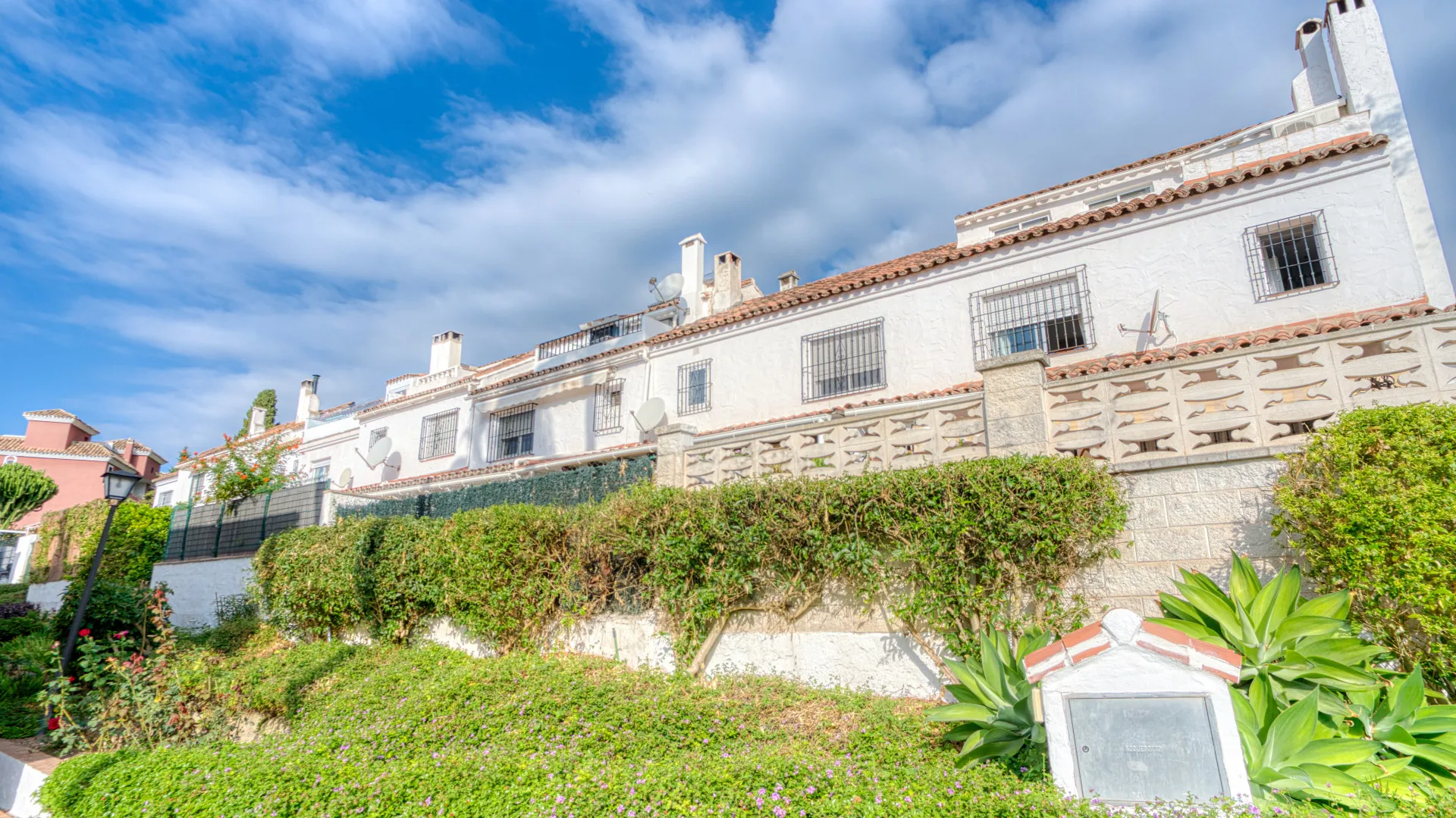 Buy town house in El Capricho