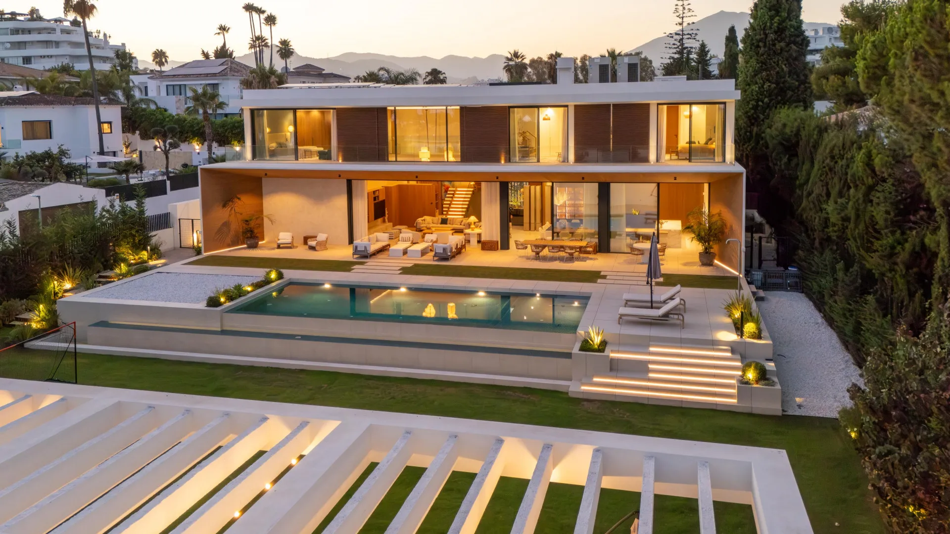 Villa for sale in Guadalmina Alta