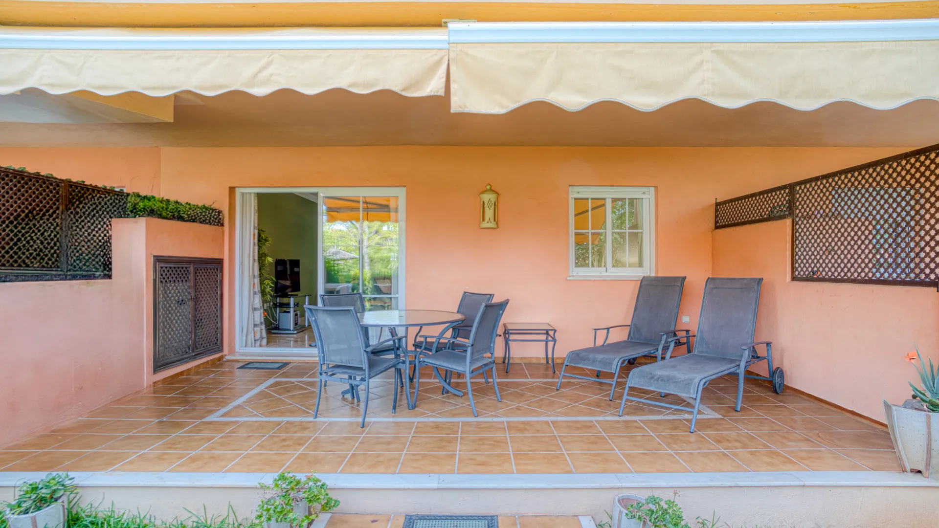 For sale ground floor apartment in Elviria with 2 bedrooms