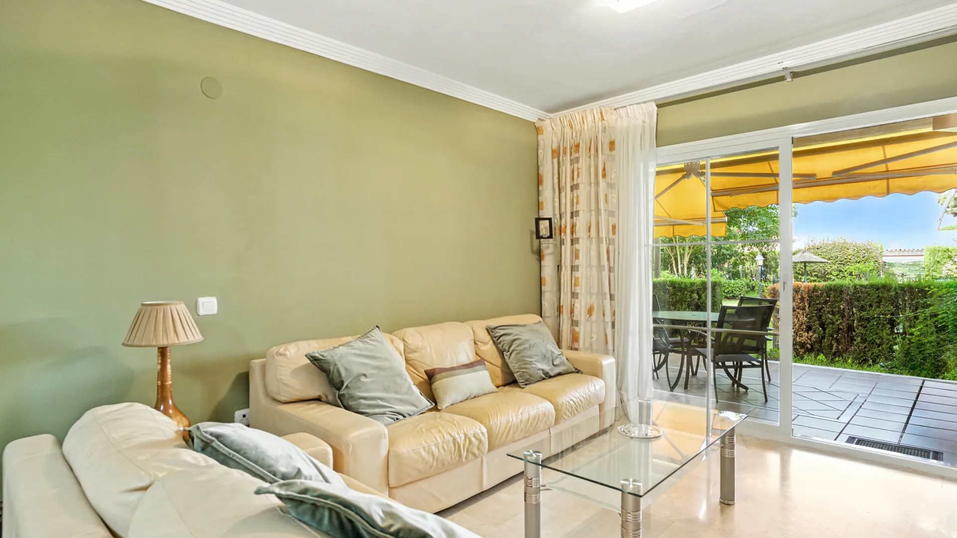 For sale ground floor apartment in Elviria with 2 bedrooms