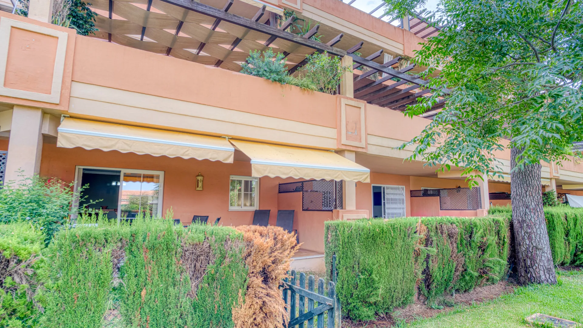 For sale ground floor apartment in Elviria with 2 bedrooms