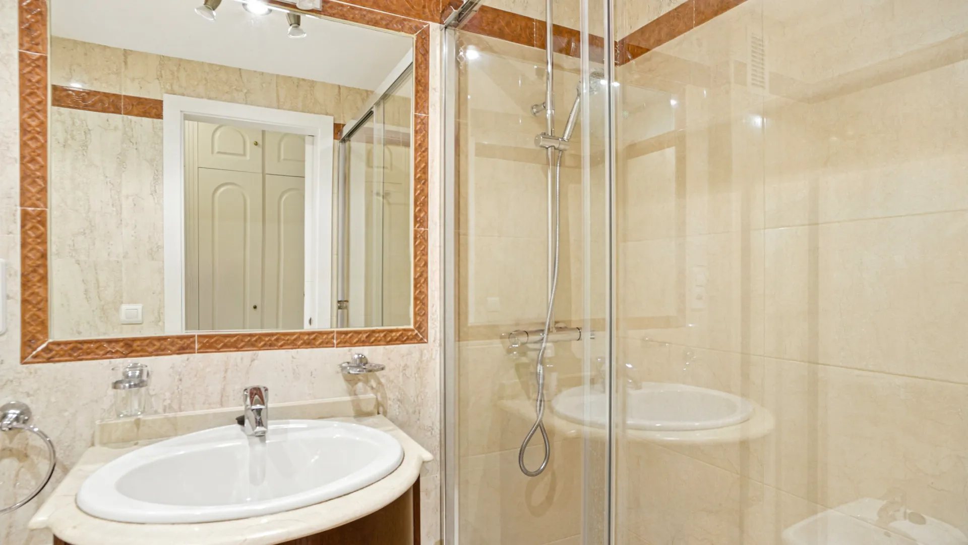 For sale ground floor apartment in Elviria with 2 bedrooms