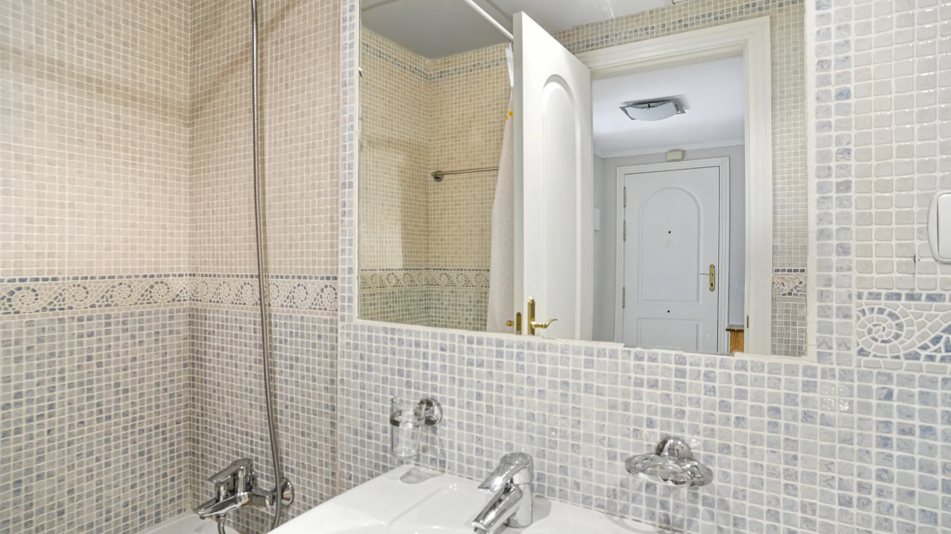 For sale ground floor apartment in Elviria with 2 bedrooms