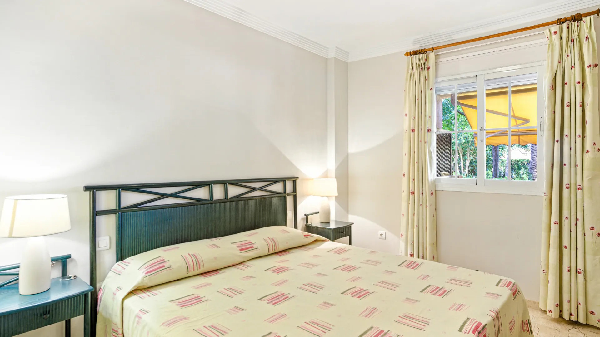 For sale ground floor apartment in Elviria with 2 bedrooms