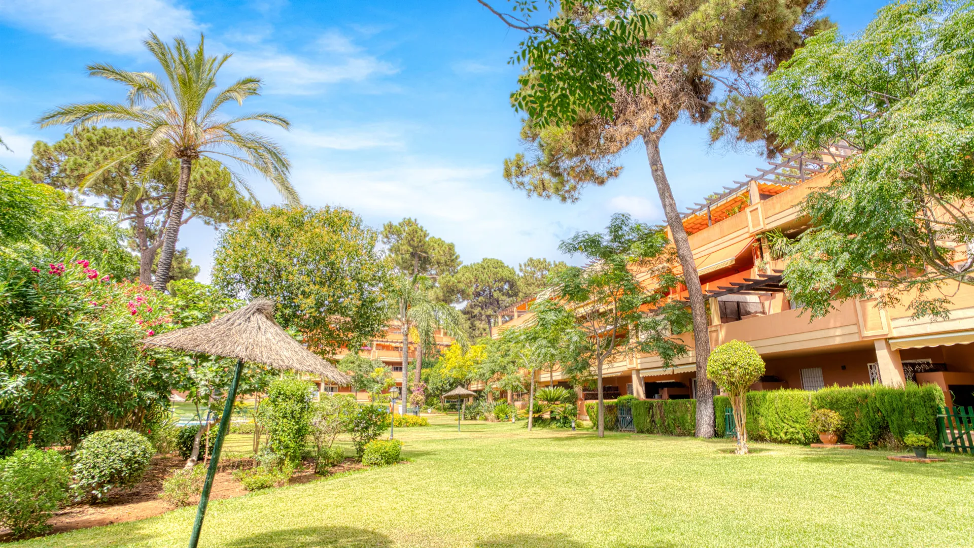 For sale ground floor apartment in Elviria with 2 bedrooms