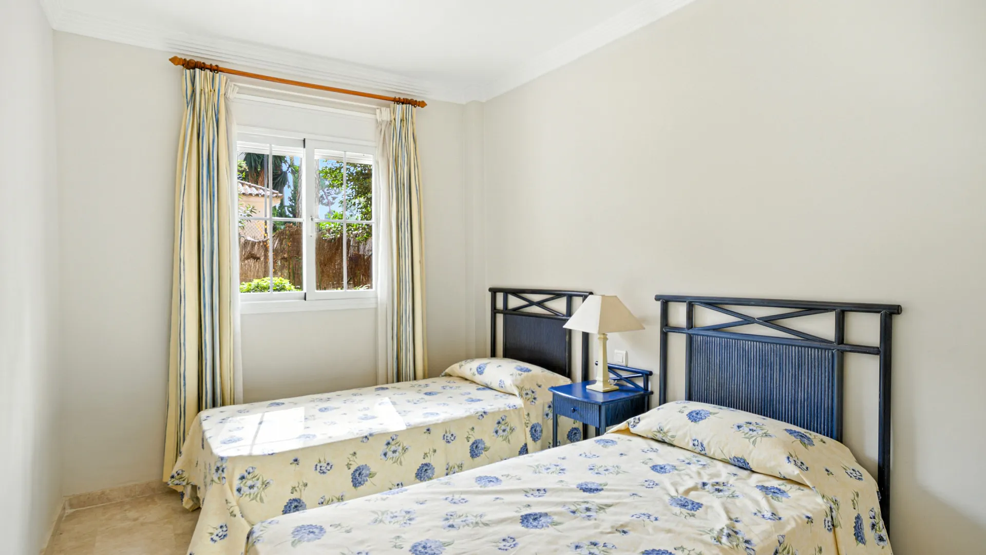 For sale ground floor apartment in Elviria with 2 bedrooms