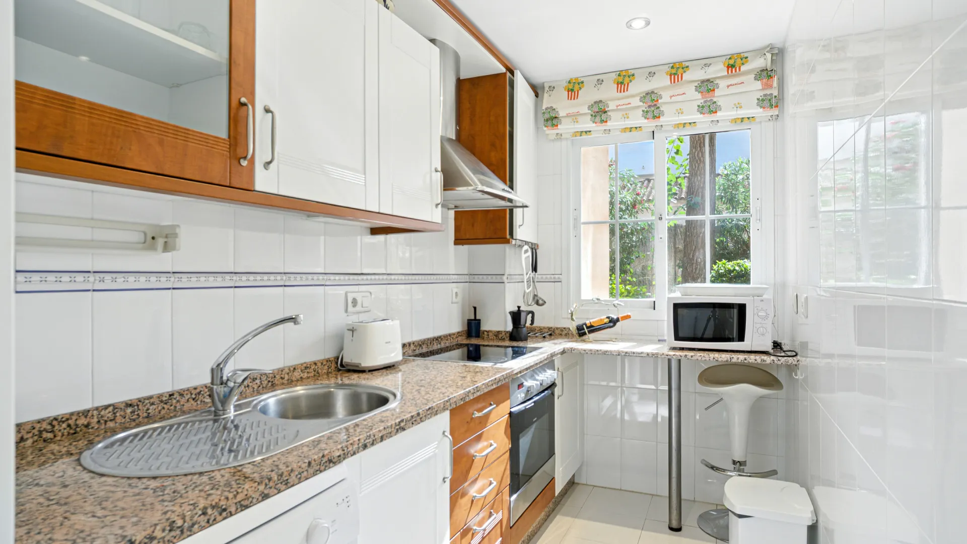 For sale ground floor apartment in Elviria with 2 bedrooms