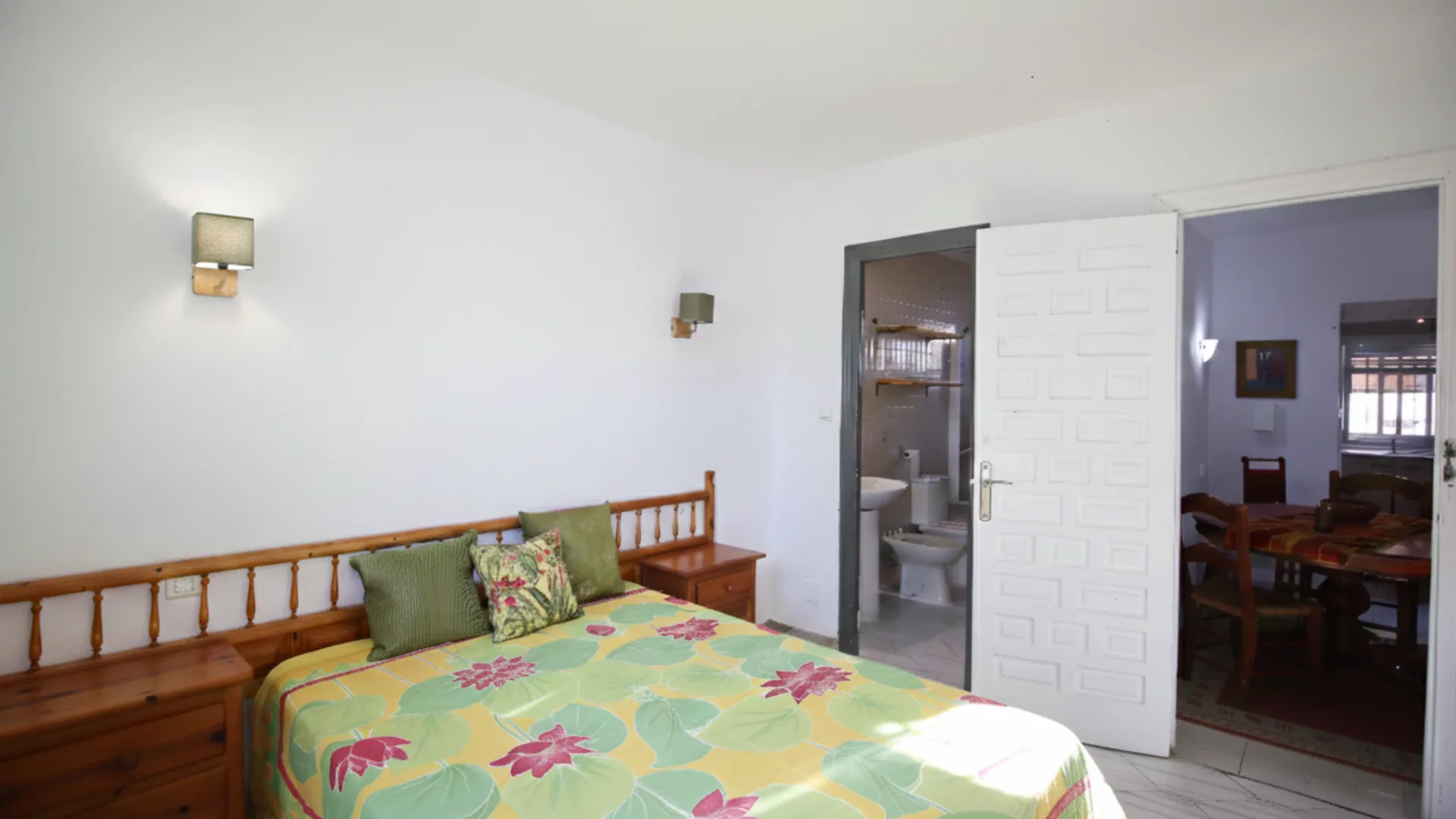 For sale semi detached house with 4 bedrooms in Calahonda