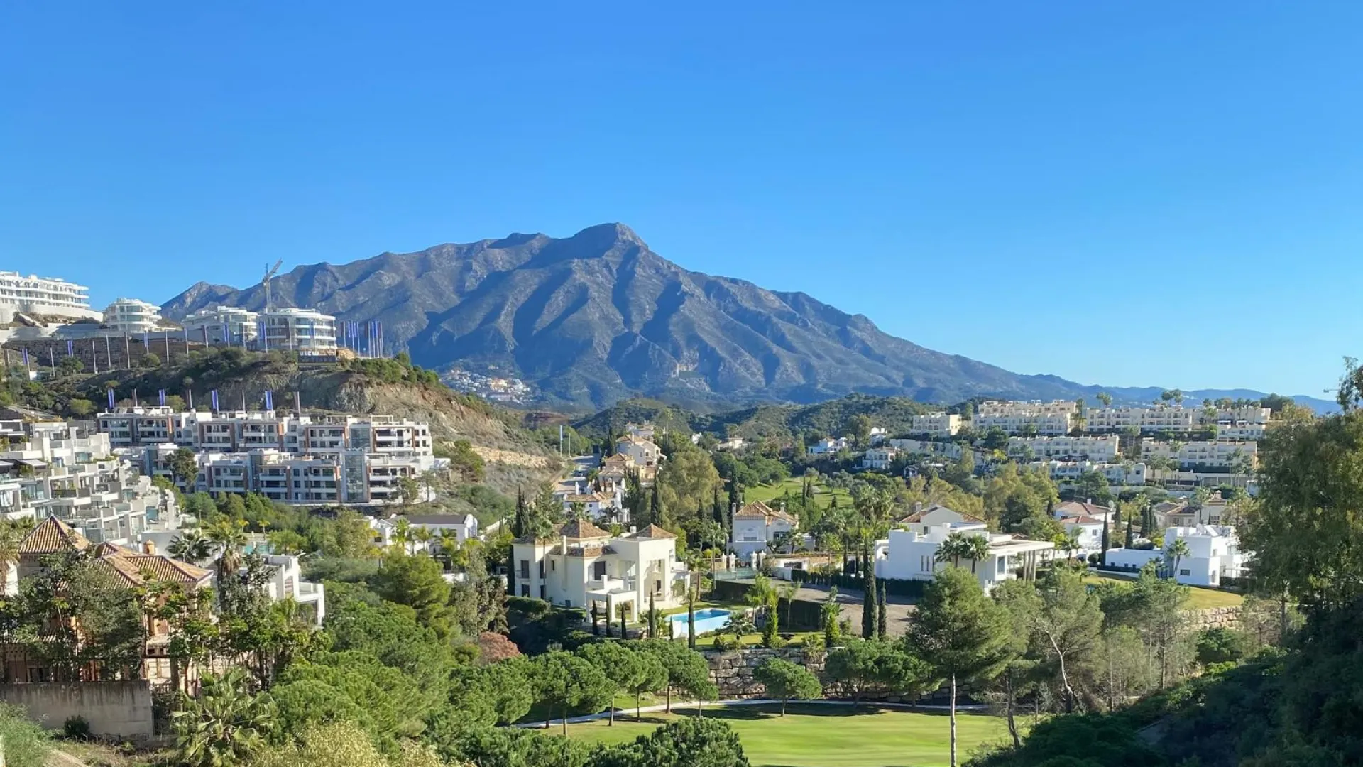 For sale apartment in The Crest with 3 bedrooms