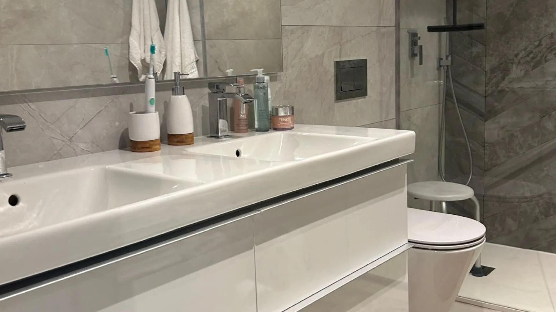 For sale apartment in The Crest with 3 bedrooms