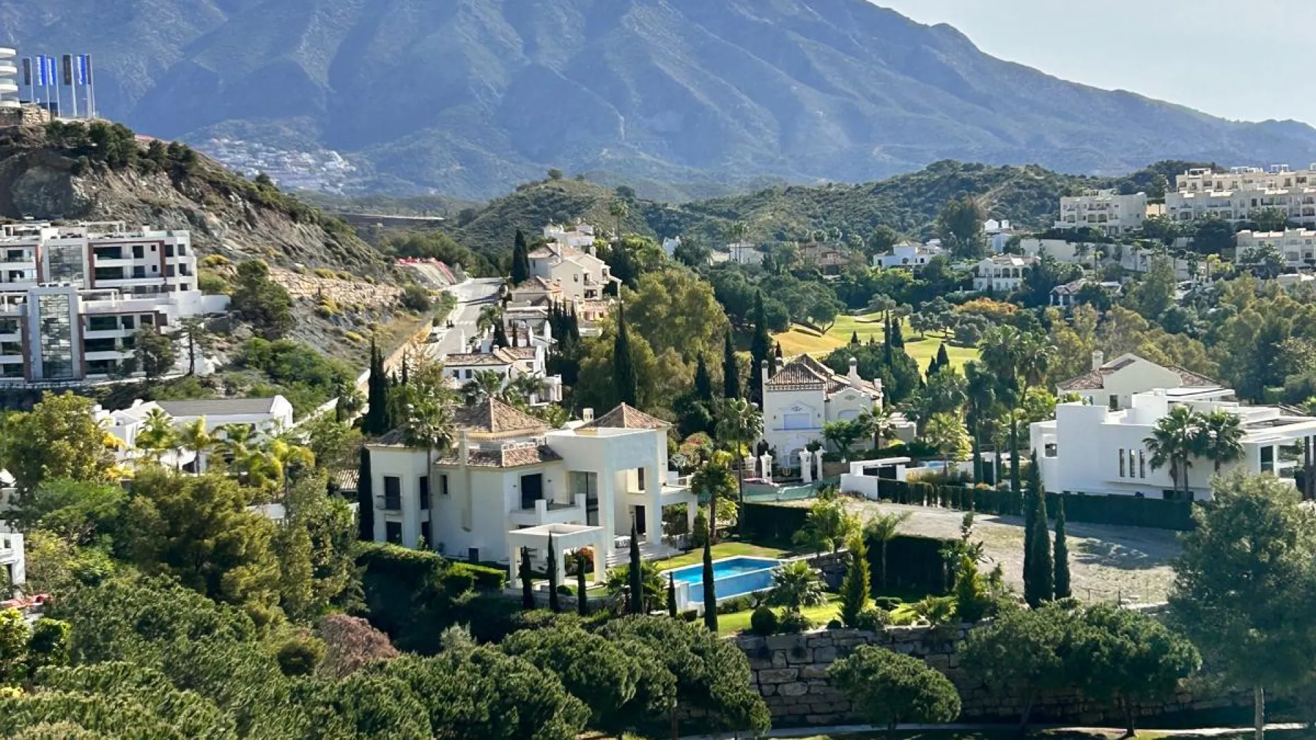 For sale apartment in The Crest with 3 bedrooms