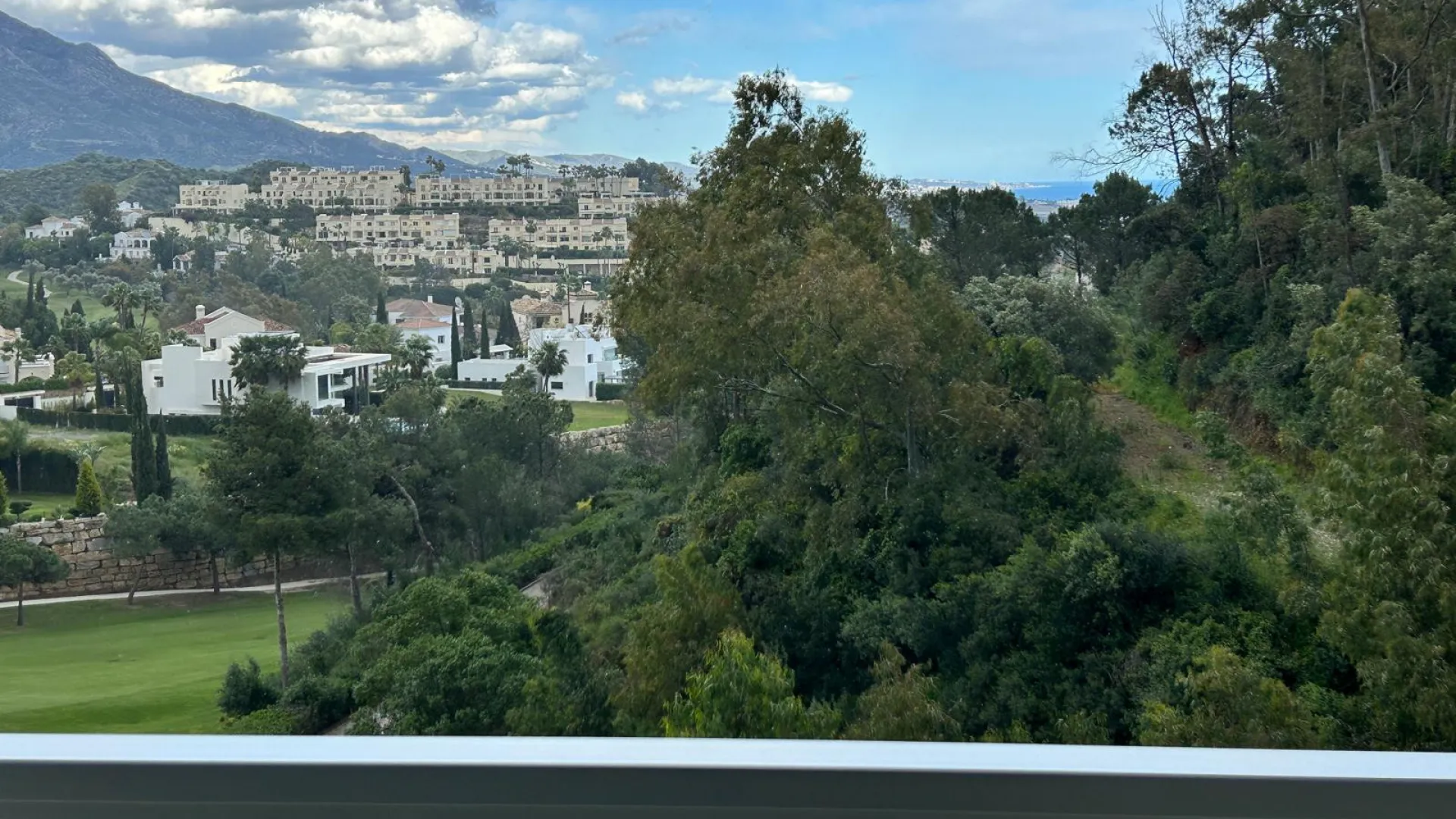 For sale apartment in The Crest with 3 bedrooms