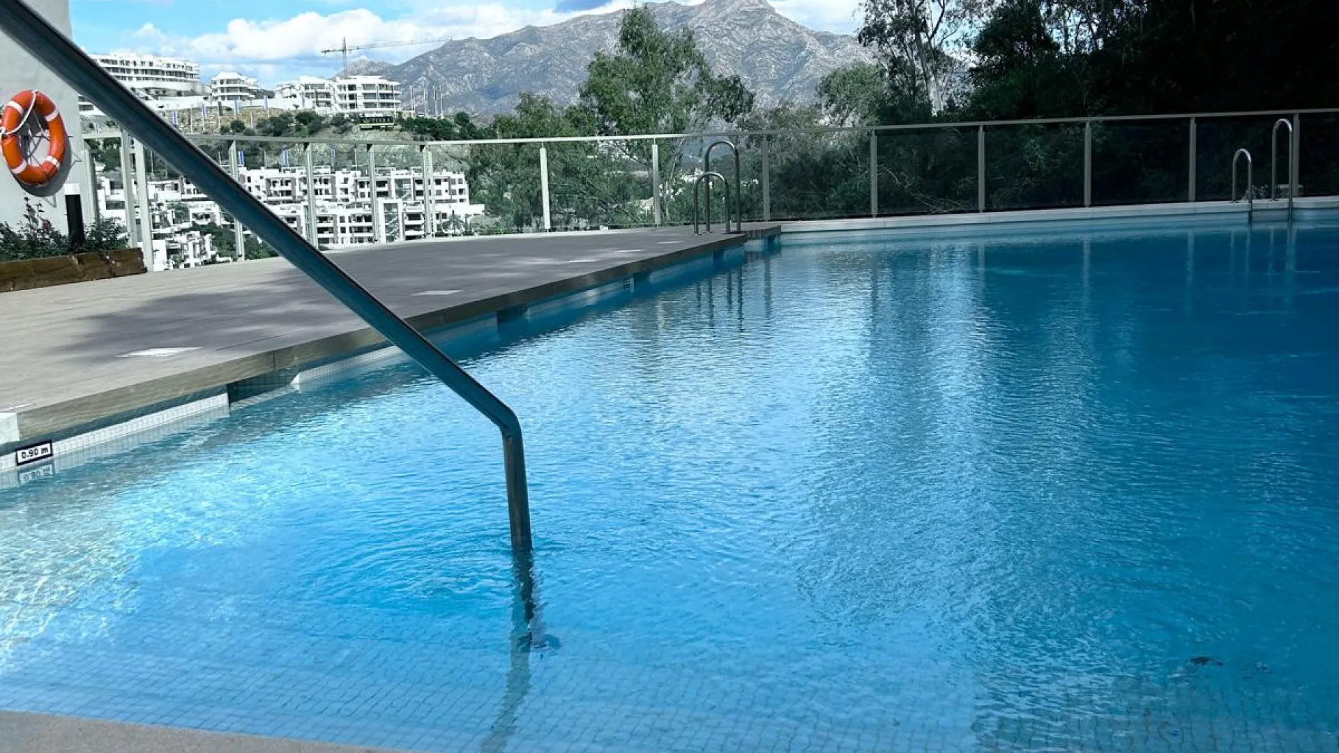 For sale apartment in The Crest with 3 bedrooms