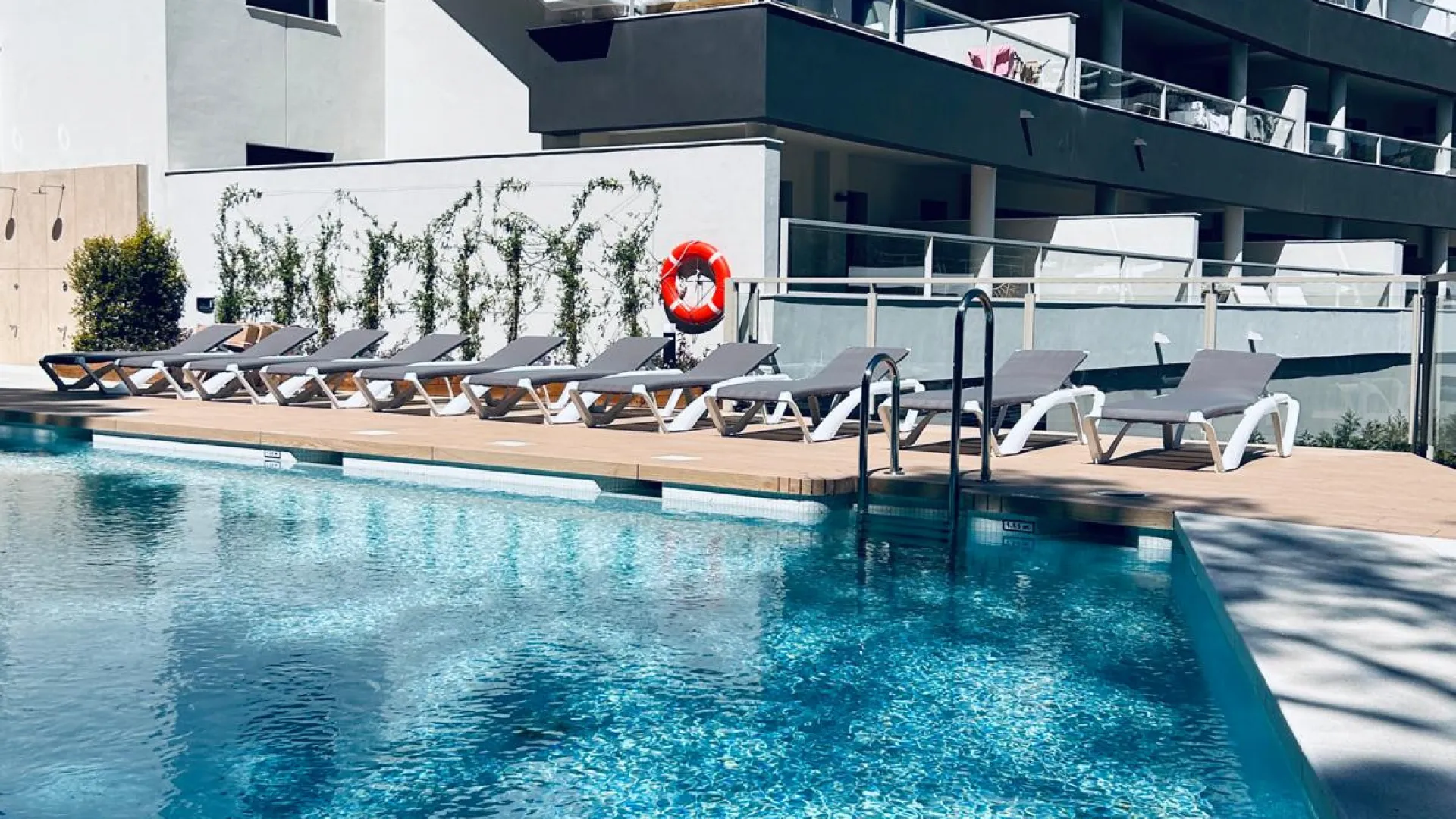 For sale apartment in The Crest with 3 bedrooms