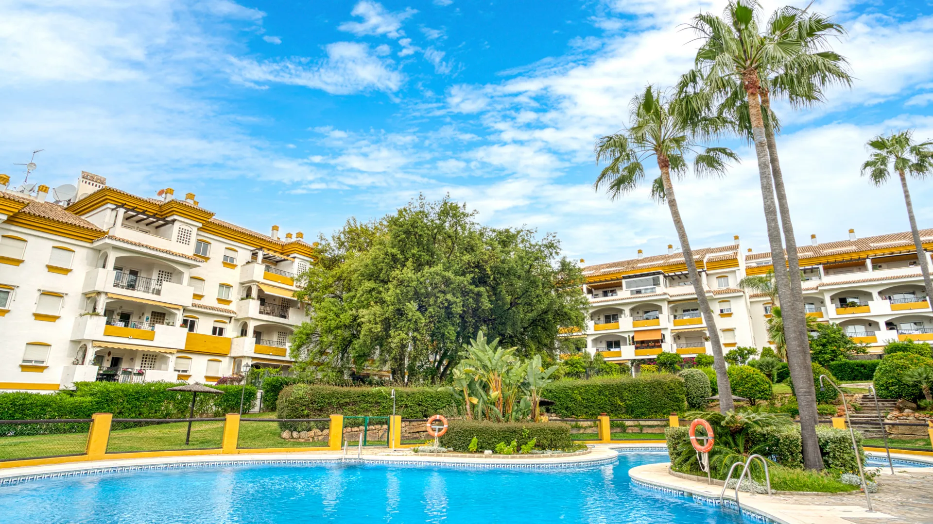 Apartamento planta baja en venta en Los Pinos de Nagüeles de 3 dormitorios