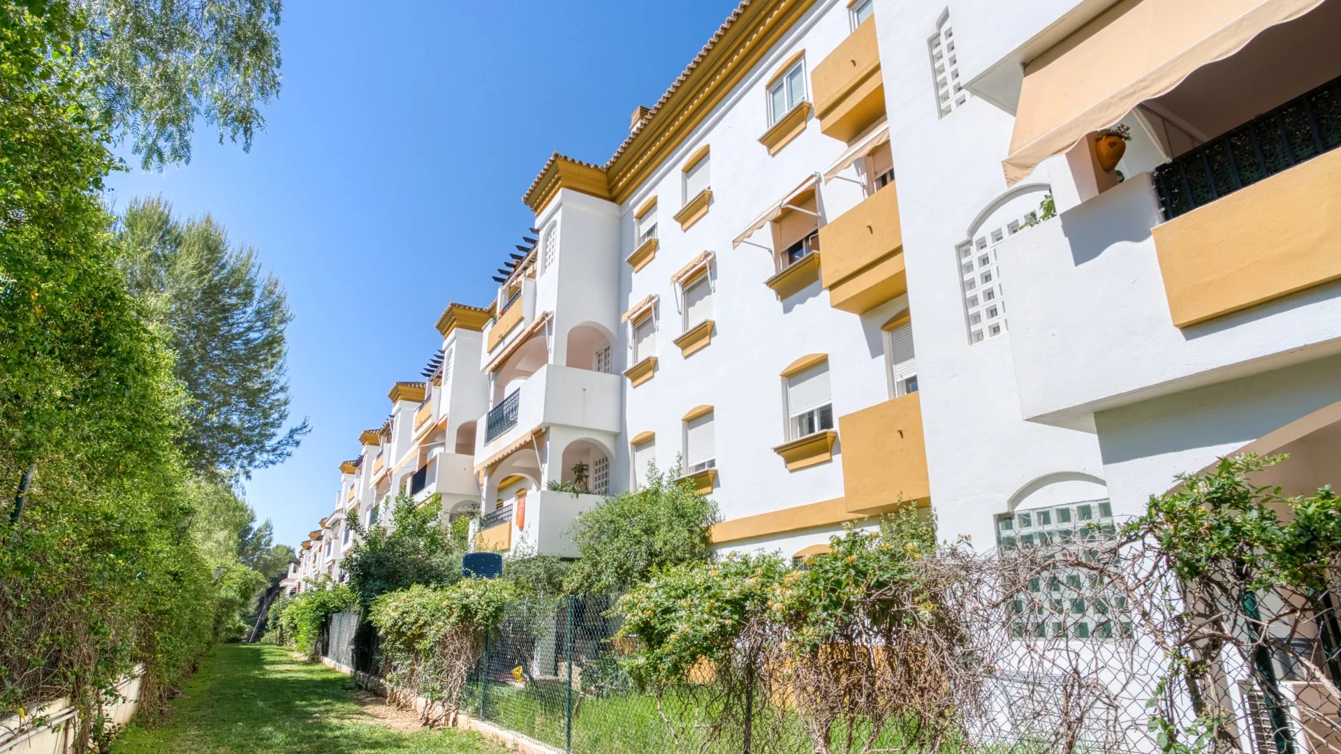 Apartamento planta baja en venta en Los Pinos de Nagüeles de 3 dormitorios