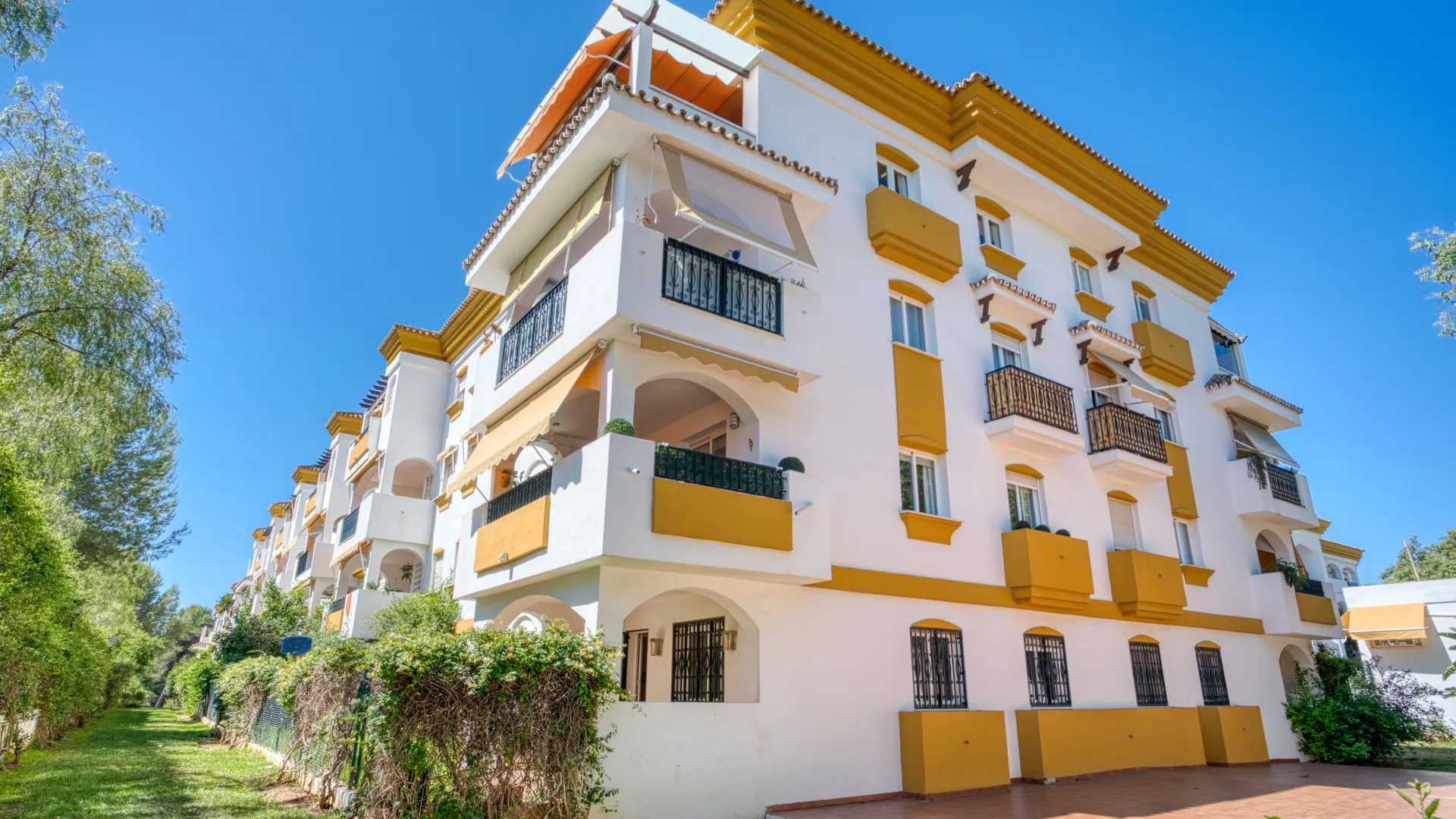 Apartamento planta baja en venta en Los Pinos de Nagüeles de 3 dormitorios
