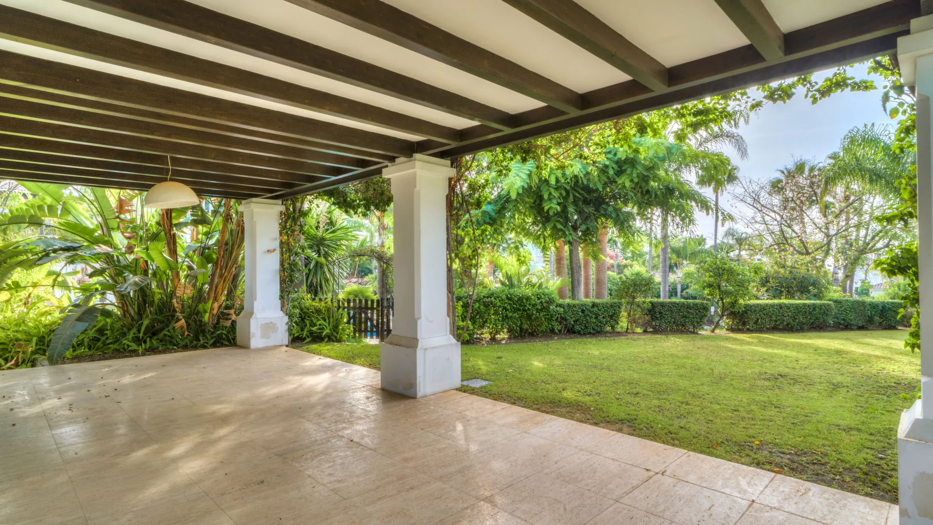 Villa a la venta en Lomas de Magna Marbella de 6 dormitorios