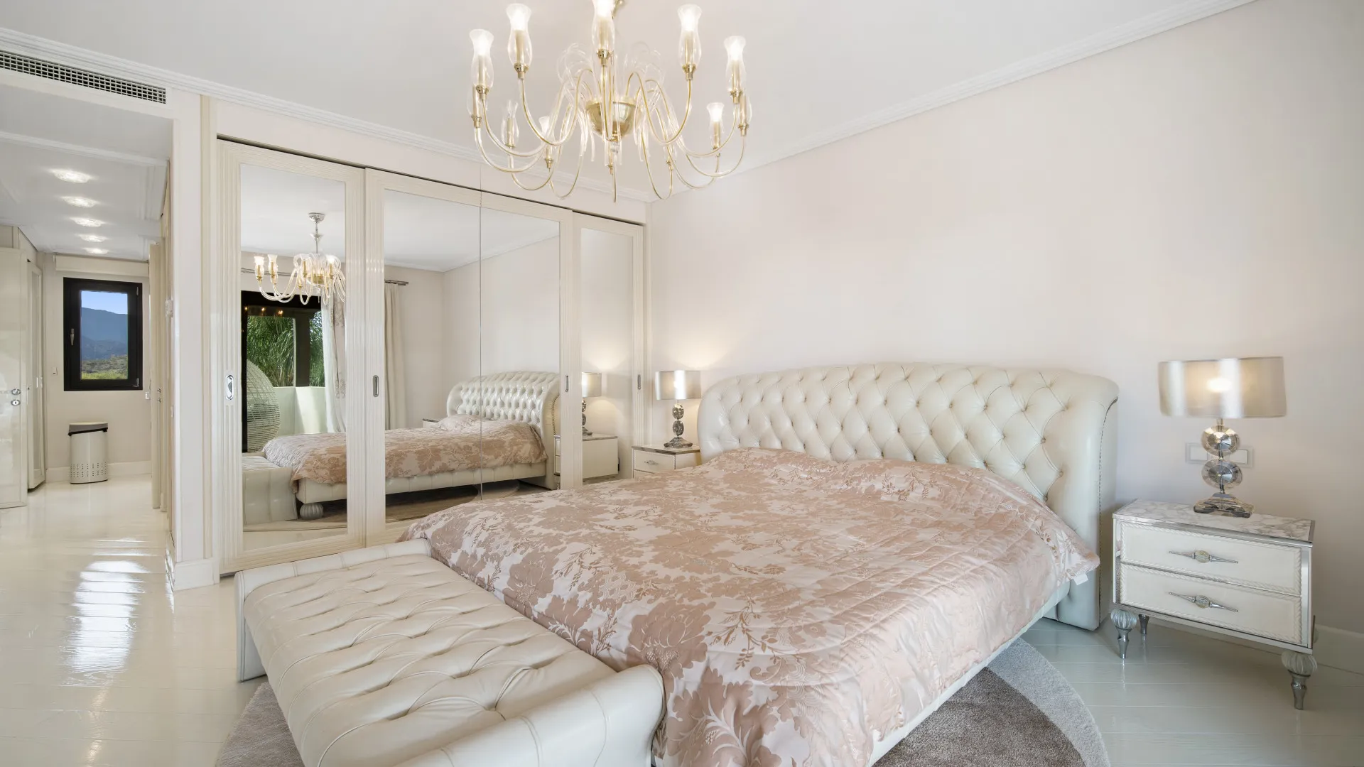 Villa a la venta en Lomas de Magna Marbella de 6 dormitorios