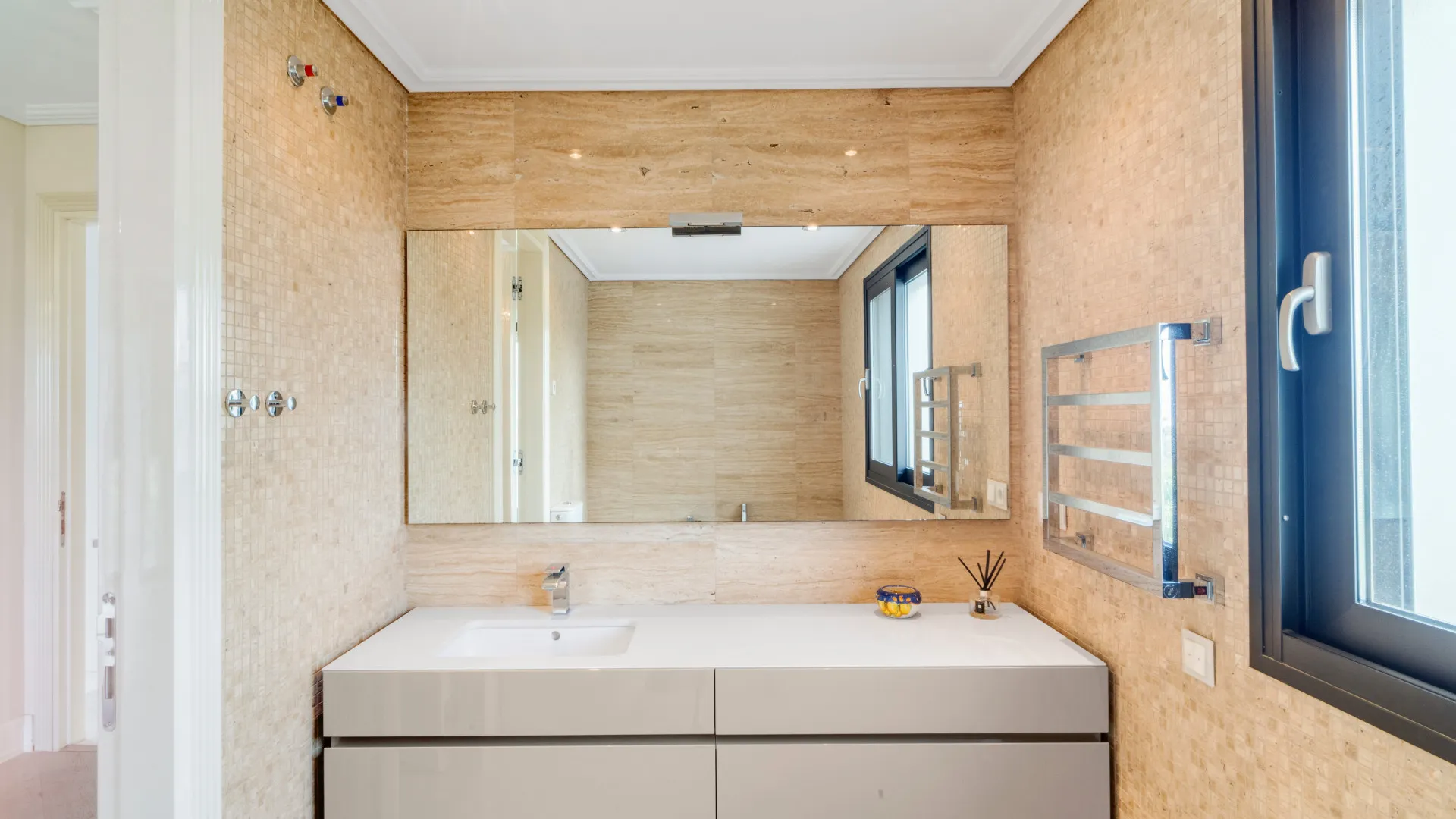 Villa a la venta en Lomas de Magna Marbella de 6 dormitorios