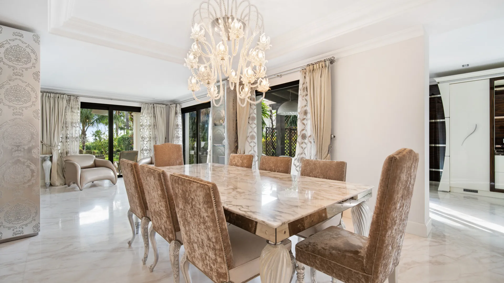 Villa a la venta en Lomas de Magna Marbella de 6 dormitorios