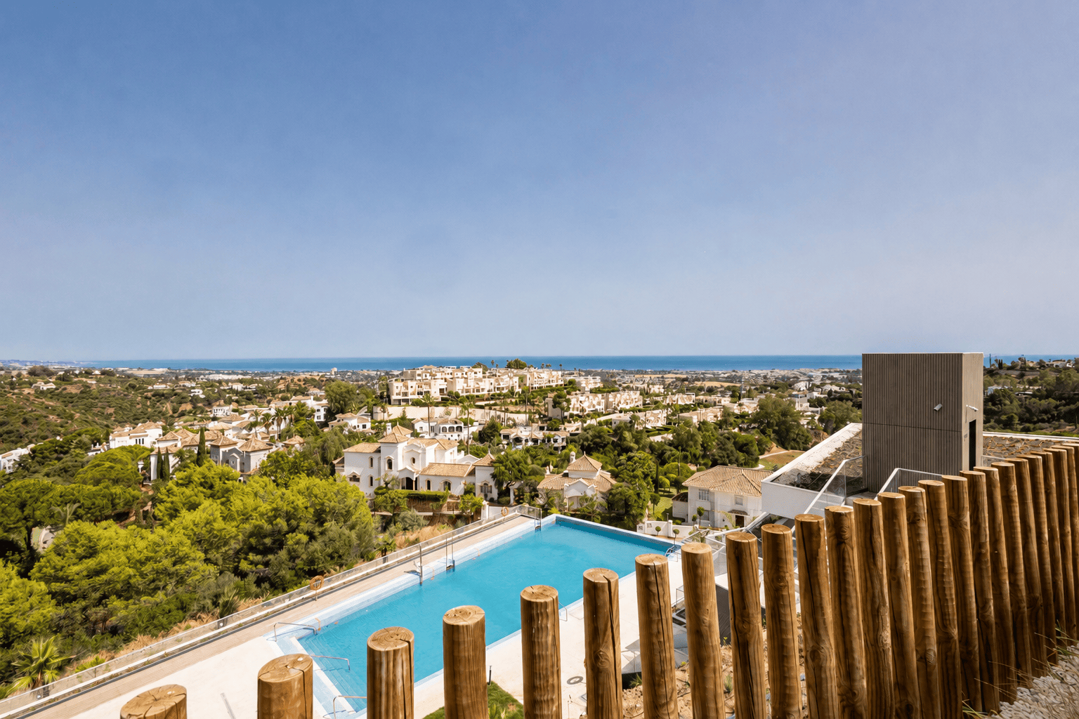 Ready to be turned into your dream home - 3 bedrooms ground floor apartment with private pool and the garden