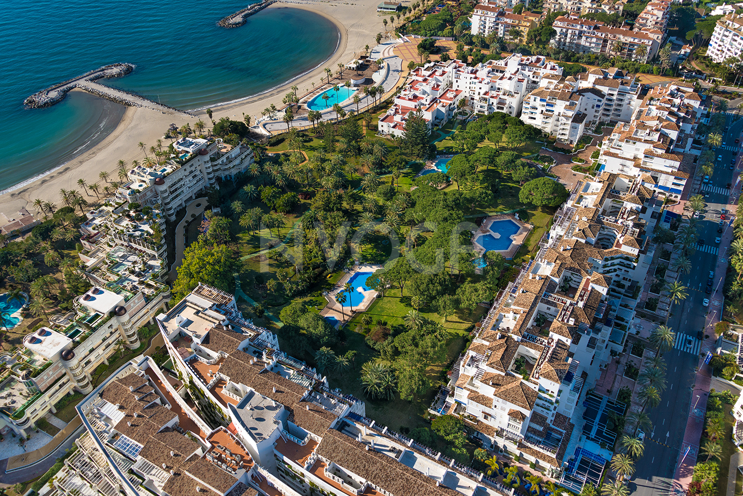 Excelente y espacioso apartamento de 3 dormitorios en Playas del Duque