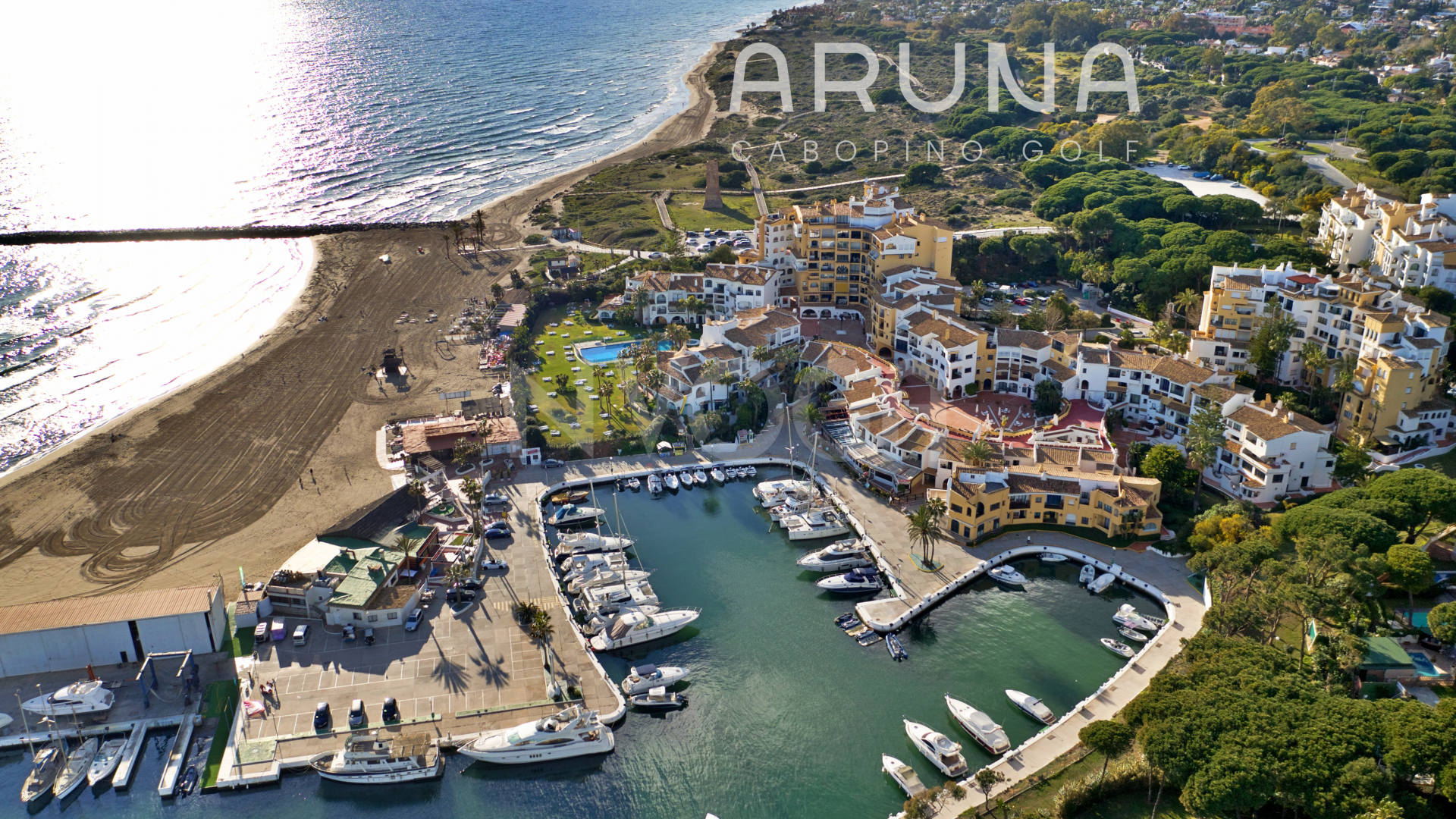Beautiful ground floor with a private pool and the sea view