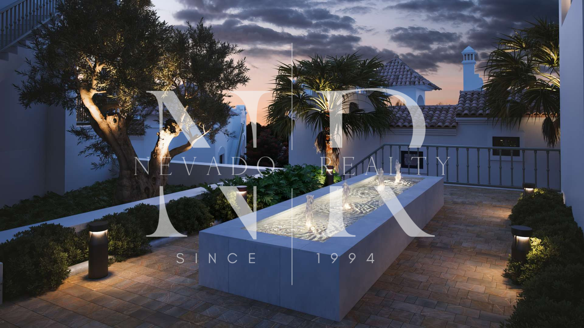 Townhouse in Estepona West on the golf course front line for sale