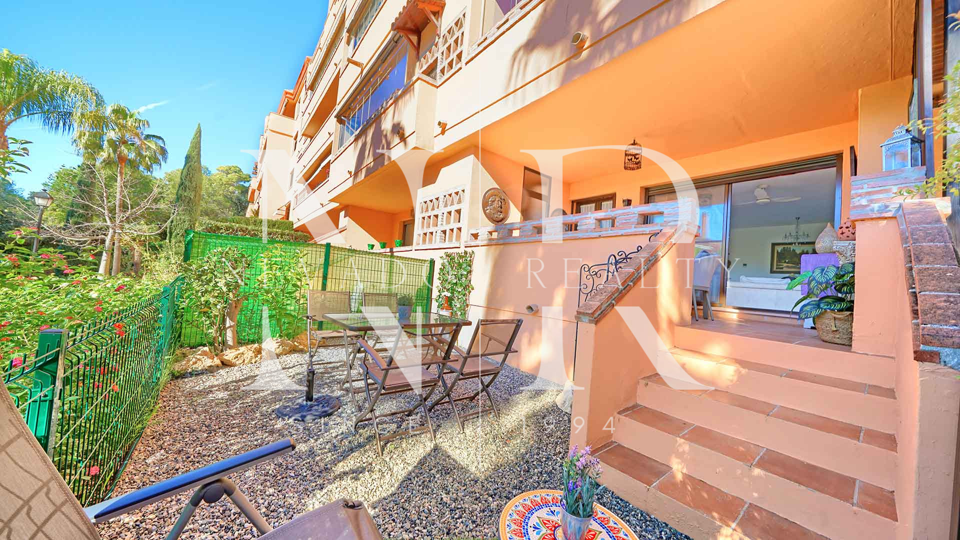 Appartement au rez-de-chaussée dans l'urbanisation Costa Nagueles III avec jardin privé à vendre