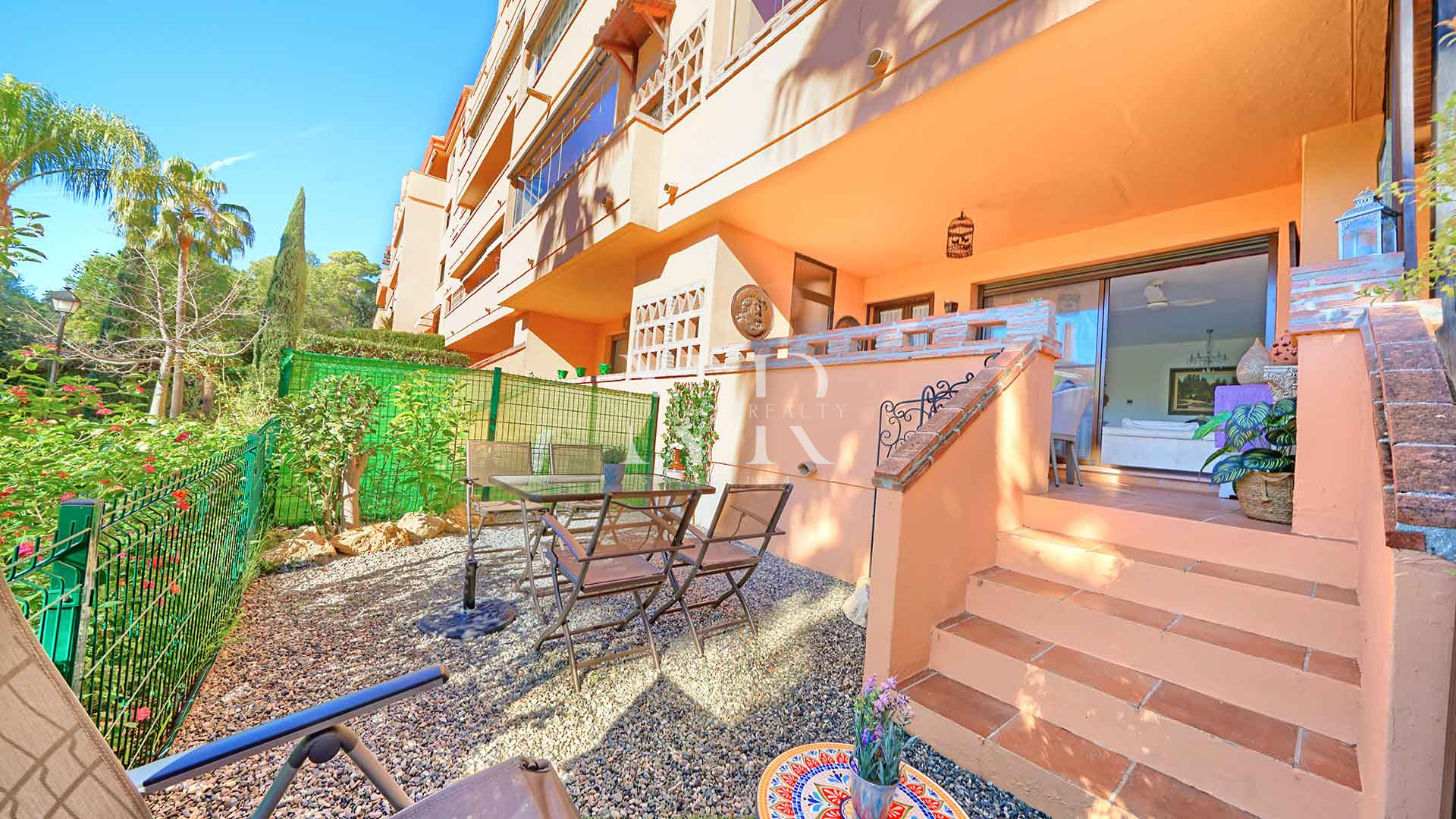 Appartement au rez-de-chaussée dans l'urbanisation Costa Nagueles III avec jardin privé à vendre
